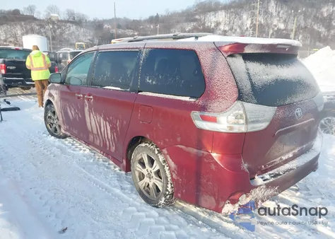 2019 Toyota Sienna Se Premium z USA, uszkodzony, nr VIN 5TDEZ3DC5KS216315